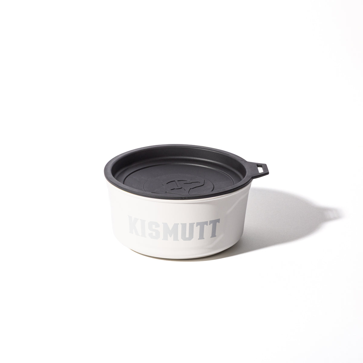 A GUNNER DOG BOWL - GUNNER YARD by GUNNER, with a black spill-proof lid and small handle, is displayed on a white background.