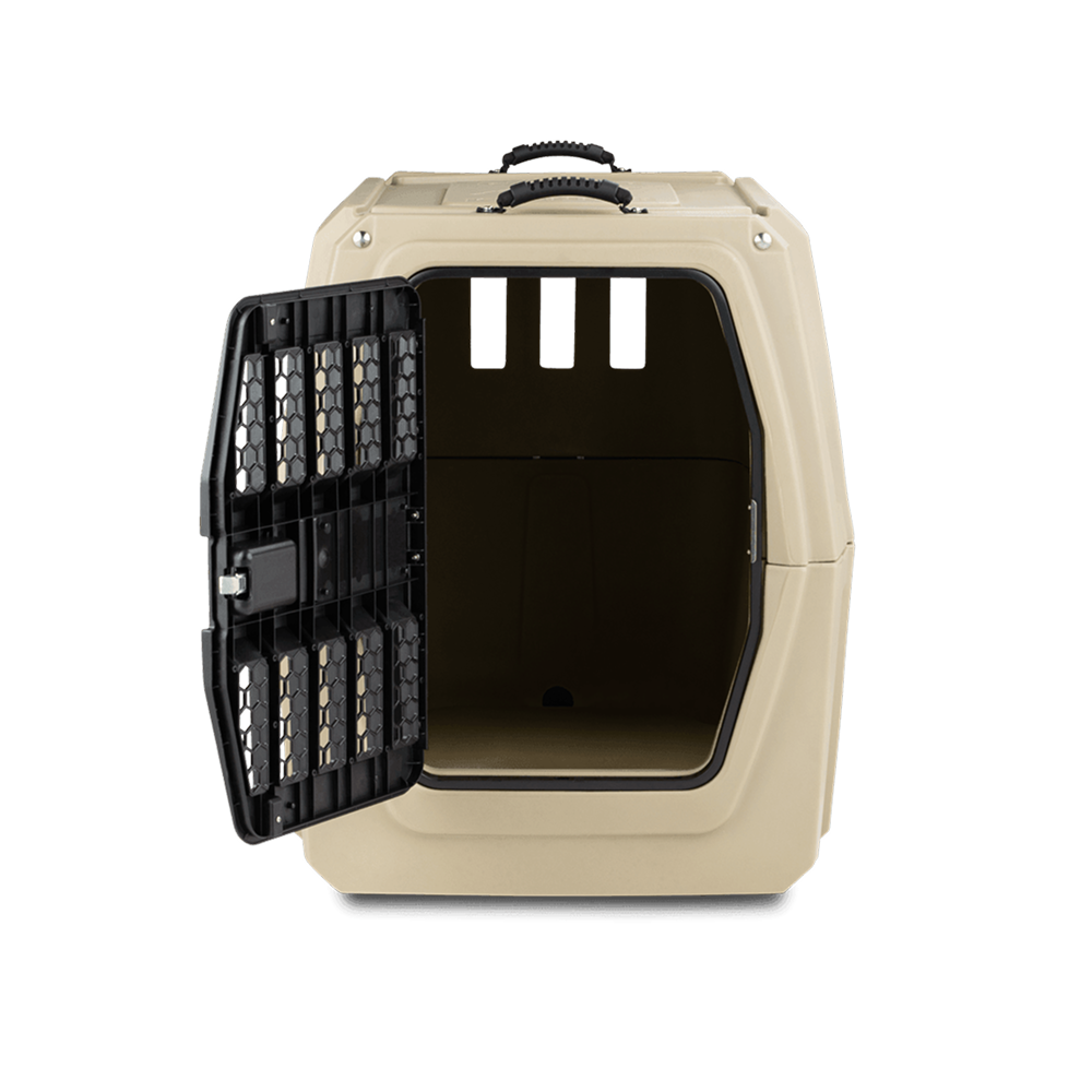 The GUNNER G1™ KENNEL - MOSSY OAK BOTTOMLAND TAN is a tan plastic dog crate with an open black metal door, ventilation openings, and a sturdy top handle for easy transport. The interior is empty and ready for your pet’s comfort.